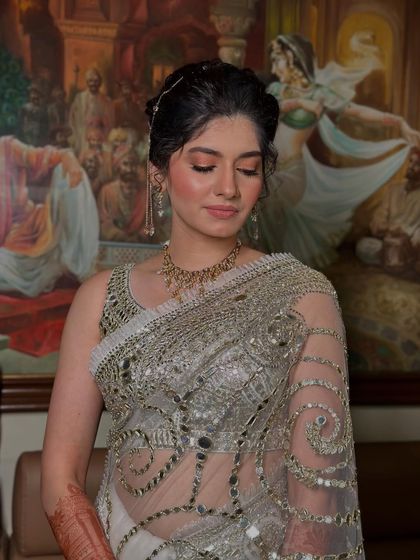 Elegant Updos & Buns photo 6