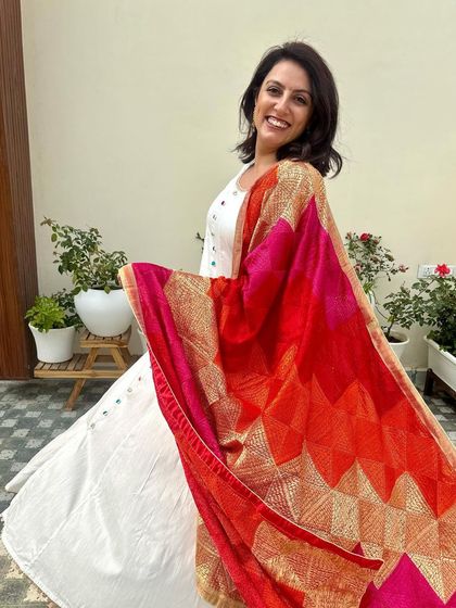 One more twirl for good measure. I love how this phulkari dupatta catches the light.