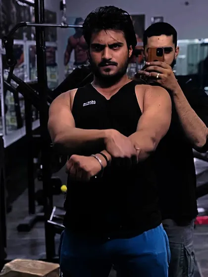 This is my own transformation, from 65kg in 2021 to 92kg in 2023. This is not a shortcut, it is pure mehnat and the result of a solid nutrition plan that I built for myself.