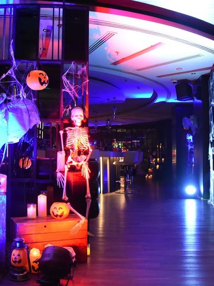 For a spooky Halloween party, I transformed the entrance into a haunted corridor. The design features skeletons, jack-o'-lanterns, spiderwebs, and dramatic red and blue lighting to create a thrilling atmosphere.