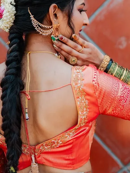 My beautiful client Chethana looks stunning in this custom Kanchi Pattu tissue lehenga. The sea-green and red combination is a classic, and I designed it as a Langa Voni for a traditional yet fresh look for her special day.
