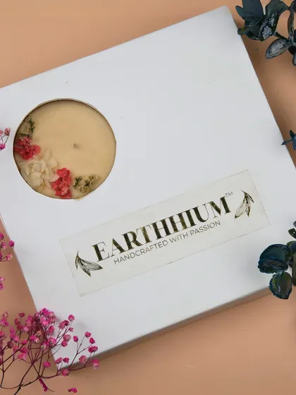 The window on this gift box gives a lovely sneak peek of the beautiful floral candle inside.
