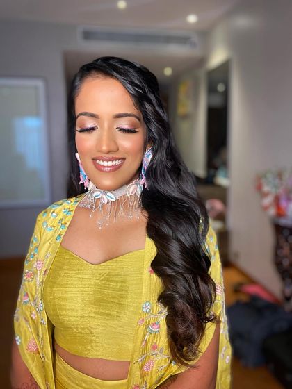 Vibrant Mehendi & Haldi Looks photo 13