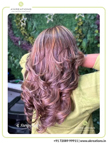 A perfect blend of multi-tonal highlights. We used varying shades to add incredible depth and movement, resulting in a sophisticated and dynamic style.