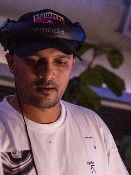 Shine HVK - Club & Festival DJ Behind the Decks photo 7