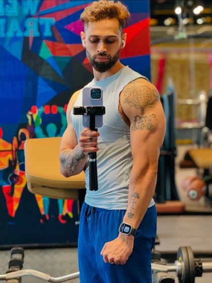 A gym selfie showing my "bulk that everyone would notice," demonstrating my own progress and commitment to the process.