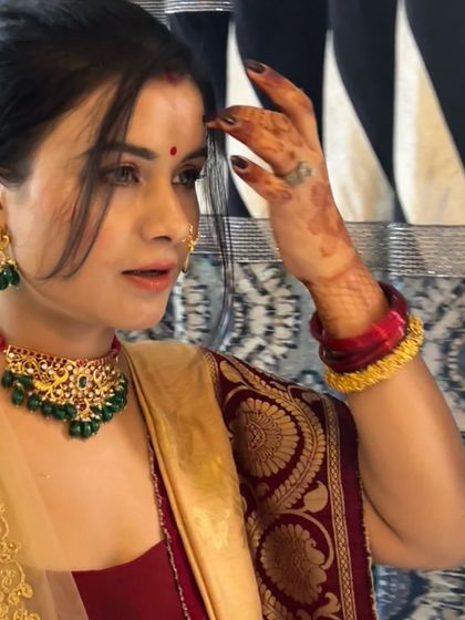 My client looks stunning in this full festive look, featuring my green beaded choker set, a delicate nose ring, and traditional bangles. It’s a perfect example of timeless Indian beauty.
