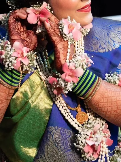 A detailed shot of the hathphool and bajuband. I love how the pink orchids stand out against her intricate mehendi.