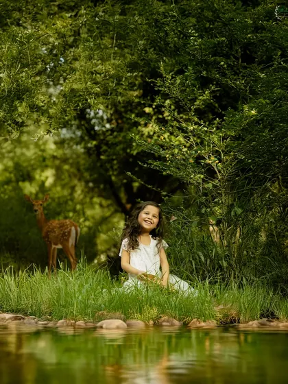 Childhood is pure magic. In this outdoor kids portrait, we were lucky to have a surprise visitor, creating a truly one-of-a-kind, fairytale moment that feels like it's straight out of a storybook.