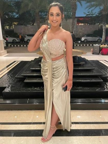 The full look of the stunning custom saree. This is a great example of how I can help create unique, head-turning outfits for your family and friends.