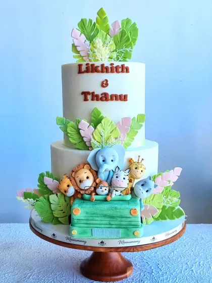 A full view of the safari wedding cake on its stand, giving a sense of its elegant presentation.
