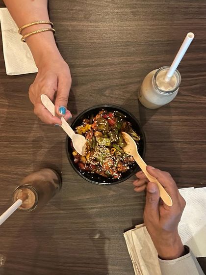 There's nothing better than sharing a healthy meal. Here are some customers enjoying a bowl and smoothies together at my Thane outlet.