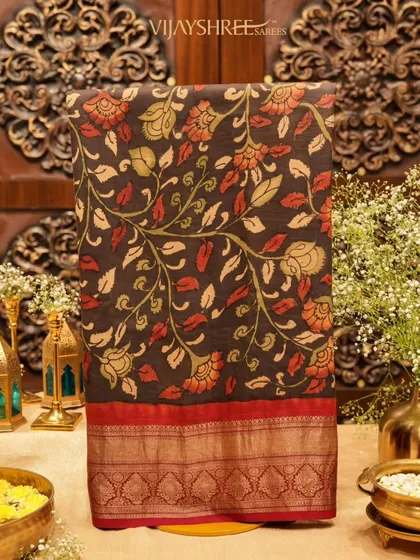 Artistry in every drape. This unique black Kanjivaram features hand-painted Kalamkari art, merging two of India's most revered textile traditions into a single, wearable piece of art.