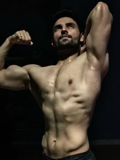 This is what dedication looks like. We are proud to show what our clients can achieve, even on a pure vegetarian diet, through consistent training and nutrition guidance.