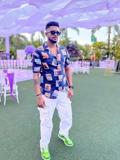 A different angle from the Nashik wedding carnival. My experience with destination weddings means I'm ready to travel and perform anywhere.