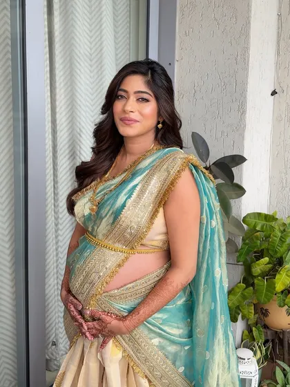 This hairstyle is all about soft glamour, ensuring the mom-to-be feels beautiful and comfortable throughout her special day.