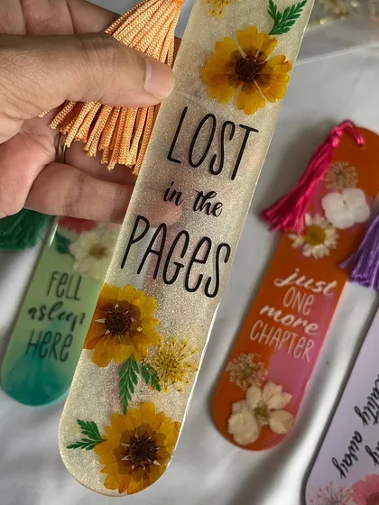"Lost in the pages." This sunflower-themed bookmark is perfect for getting lost in a good book.