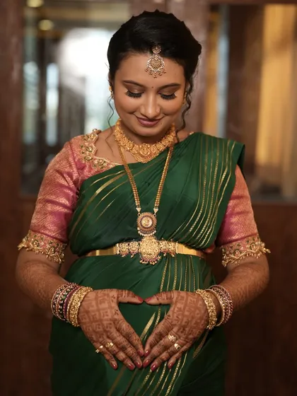 Celebrating motherhood is so special. For this baby shower, I created a radiant and traditional South Indian makeup look, using a soft glow and defined eyes to enhance her natural beauty and match her gorgeous green silk saree.