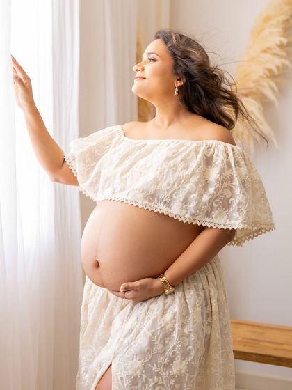 A duplicate of ID 79, this pose captures the mom-to-be's hopeful and glowing expression.