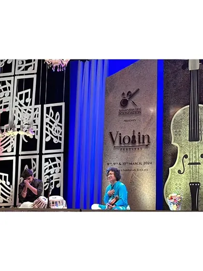 Another view of the stage at the Violin Festival. The decor, centered around the violin, created a truly immersive experience for both the artists and the audience.