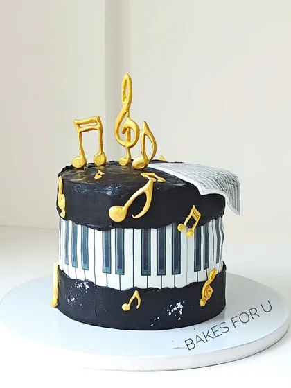 A sophisticated cake for a musician, designed to look like a piano with edible keys and golden musical notes. A perfect centerpiece for a music-themed event.