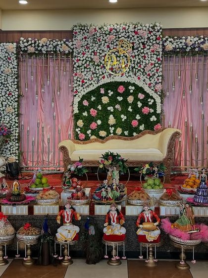 Siri - Custom Gift Hampers & Return Gifts Grand Event Displays photo 35