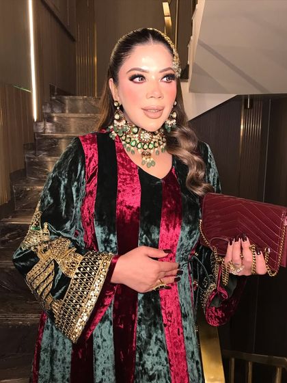 Timeless Traditional & Festive Glam photo 6