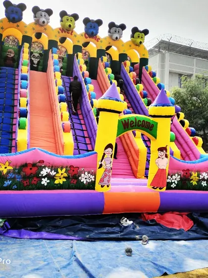 Our big 6-slider bouncy castle, measuring 26x30 feet, is a high-earner for rental businesses. It can entertain a large number of kids at once, making it perfect for fairs, festivals, and big parties.