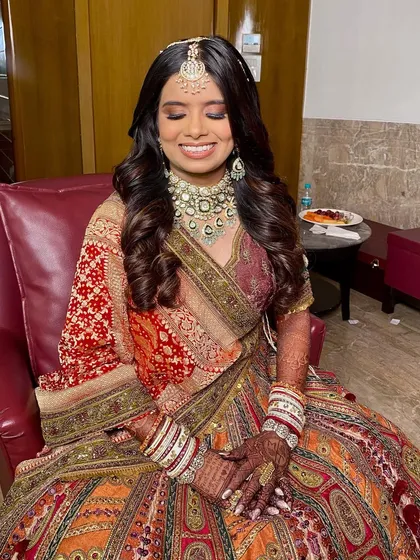 A happy bride is the most beautiful bride. Twinkle's joyful smile completes her stunning wedding look.