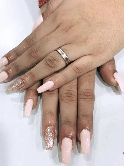 Simple, chic, and so versatile. This set features long coffin-shaped nails in a soft, solid pink shade, with a single accent nail fully coated in rose gold glitter for a stylish contrast.