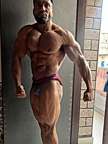 Side chest throwback. The hunger to compete never dies.