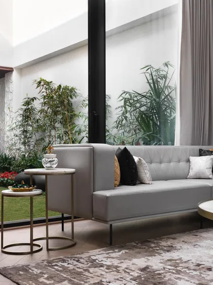 In the APP Residence, the living room opens completely to a central green courtyard. This design dissolves the boundary between indoors and outdoors, creating a tranquil, garden-like atmosphere inside the home.