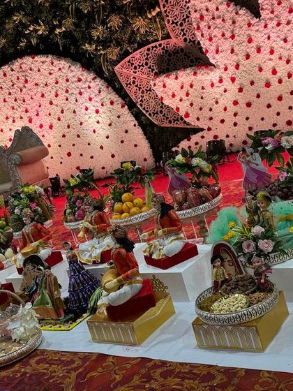 Siri - Custom Gift Hampers & Return Gifts Grand Event Displays photo 36