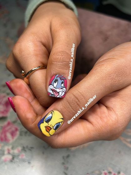 A touch of nostalgia with these hand-painted cartoon nails. Featuring Bugs Bunny and Tweety Bird, this set is a fun throwback for anyone who loves classic cartoons.
