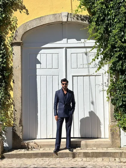 A powerful stance in our navy linen double-breasted suit, a perfect blend of formal structure and relaxed material.