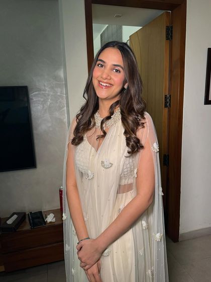 Modern Pastel & Ivory Brides photo 50