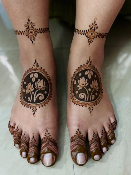 Mitali - Mehendi for Special Occasions Beautiful Henna for Feet photo 11