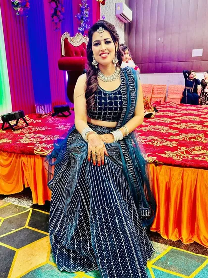 This client is ready for the party in a navy blue striped sequin lehenga. It’s a fun, sparkly, and comfortable rental outfit, ideal for dancing the night away.