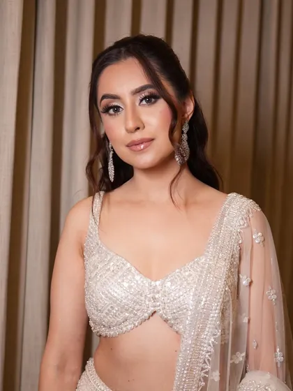 Sehej's Roka look is all about that soft, angelic glow. The makeup is designed to enhance her features without overpowering them.