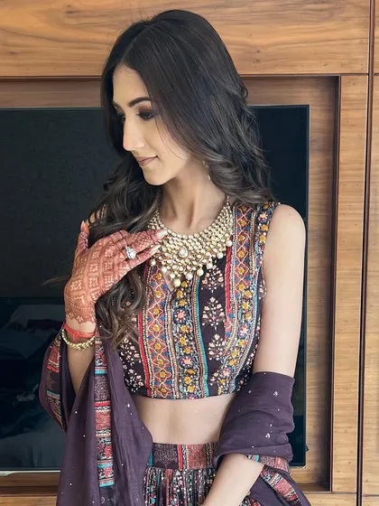 A close-up of the client's elegant look.