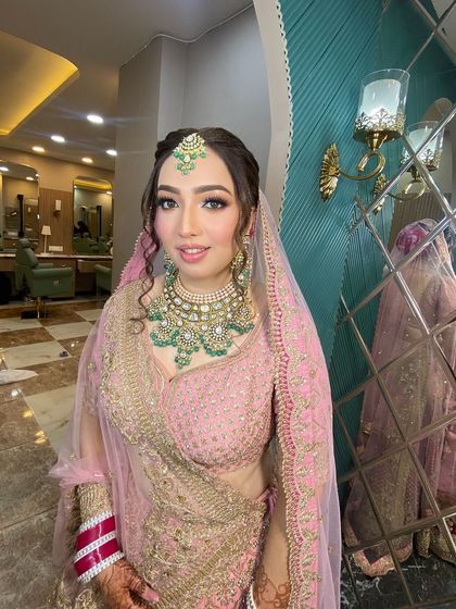 A beautiful portrait of the bride in our salon.