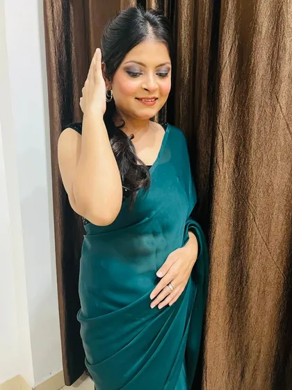 A slightly different angle of the party makeup look. The side-swept ponytail is a chic and modern hairstyle that complements the glamorous makeup.