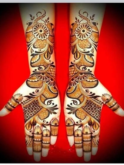 A stunning example of a symmetrical Arabic design. The bold patterns and clean lines make it a timeless and popular choice.