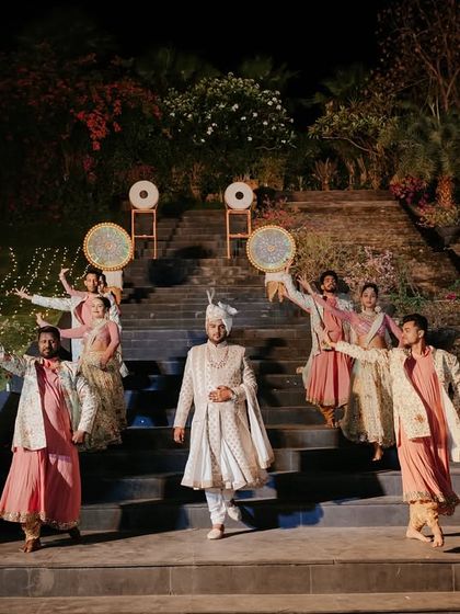 Grand Varmala & Jaimala Moments photo 10