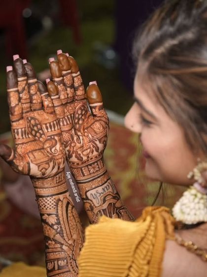Intricate Bridal Mehndi photo 34