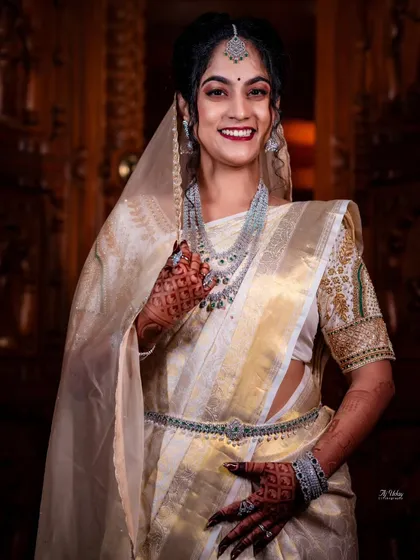 I love creating fusion looks that honor different traditions. Here, I styled an Iyer bride in a Kannadiga-inspired drape and hairstyle for her wedding, blending her heritage with her groom's for a truly personal and meaningful look.