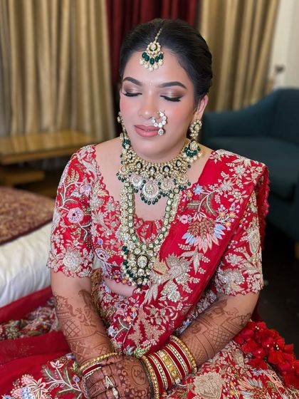A closer look at the eye makeup for Vibhuti. We used a blend of neutral tones with a defined liner to make her eyes pop.