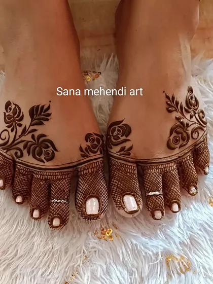 I also offer beautiful mehndi designs for feet. This elegant floral vine pattern is a perfect way to complete your festive look from head to toe, created with the same natural henna for a lovely stain.