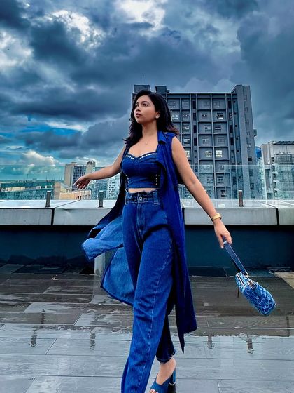 A candid-style pose, feeling the romantic 'barish ka mausam' vibe.