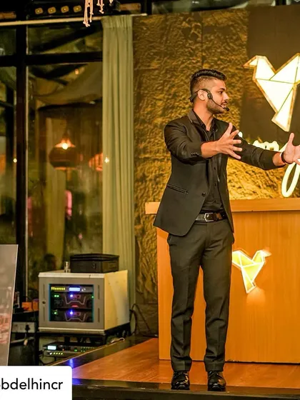 On stage at a Teacher's EOD event, hosted by LBB Delhi. I've done 6 shows with them, and each one is a fantastic experience with an amazing crowd.